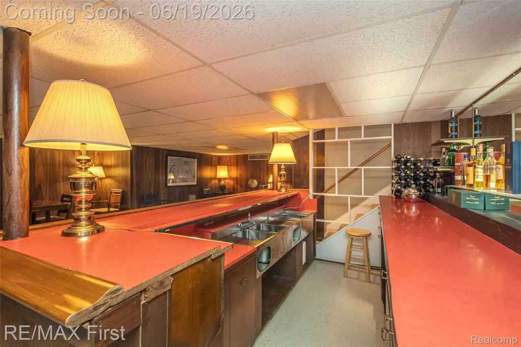 19415 Riverside Drive Beverly Hills Village MI 48025