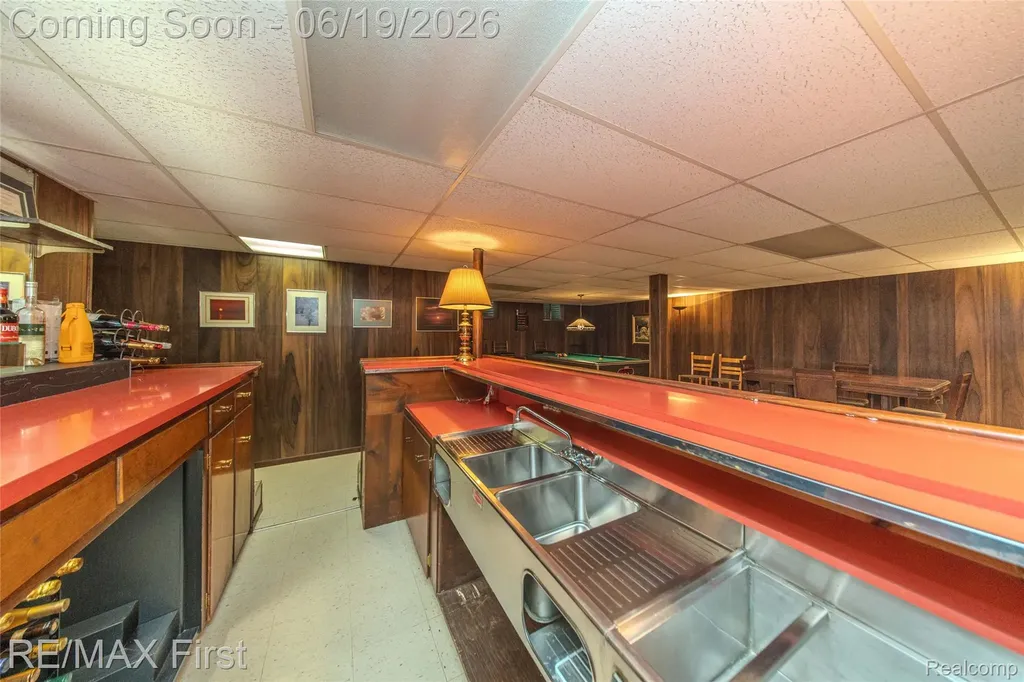 19415 Riverside Drive Beverly Hills Village MI 48025