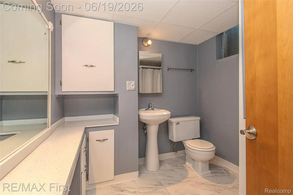 19415 Riverside Drive Beverly Hills Village MI 48025