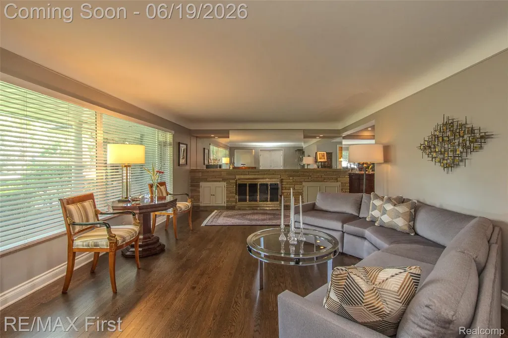 19415 Riverside Drive Beverly Hills Village MI 48025