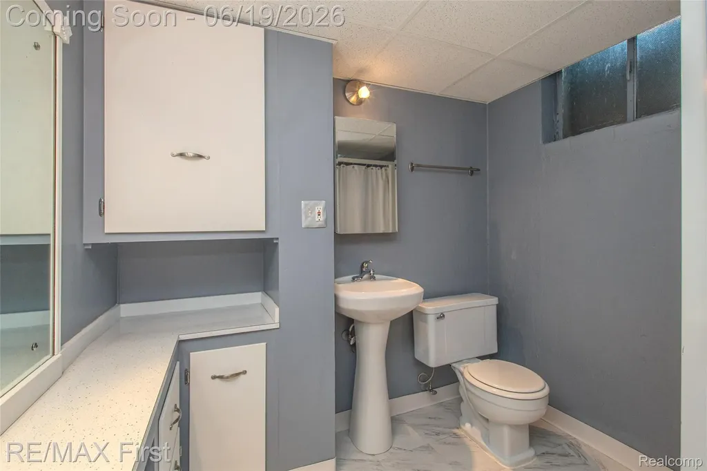 19415 Riverside Drive Beverly Hills Village MI 48025