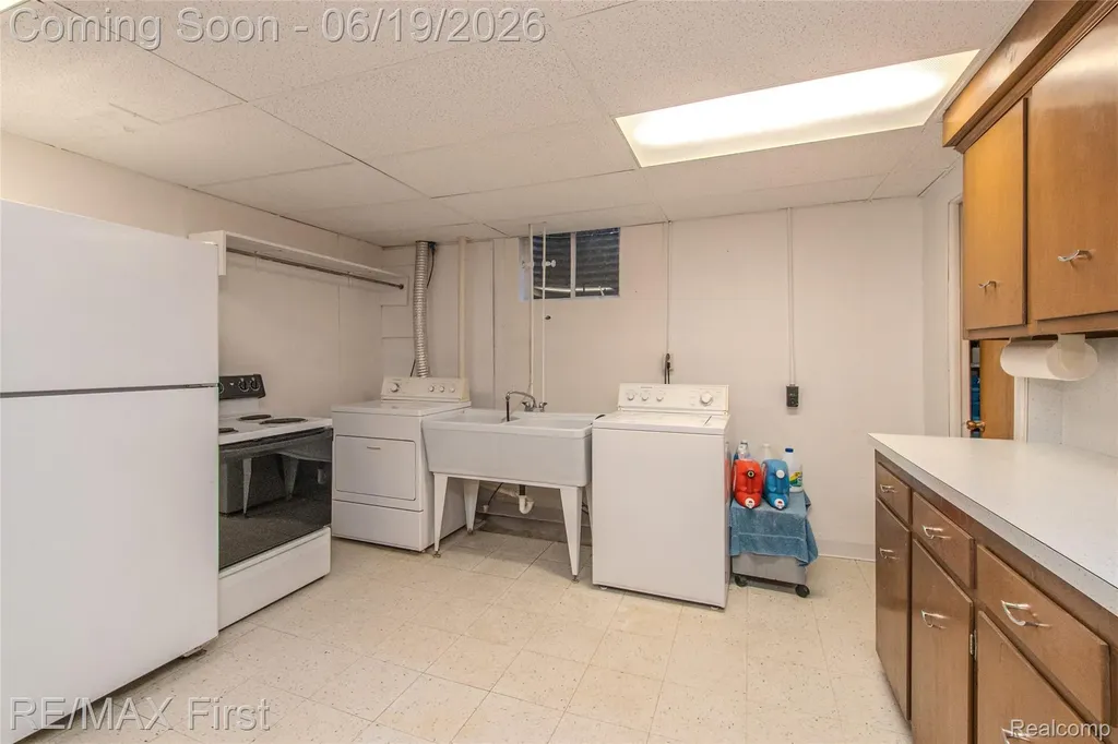 19415 Riverside Drive Beverly Hills Village MI 48025