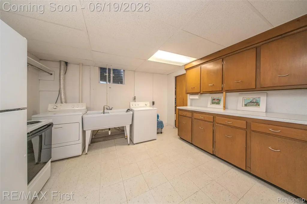19415 Riverside Drive Beverly Hills Village MI 48025