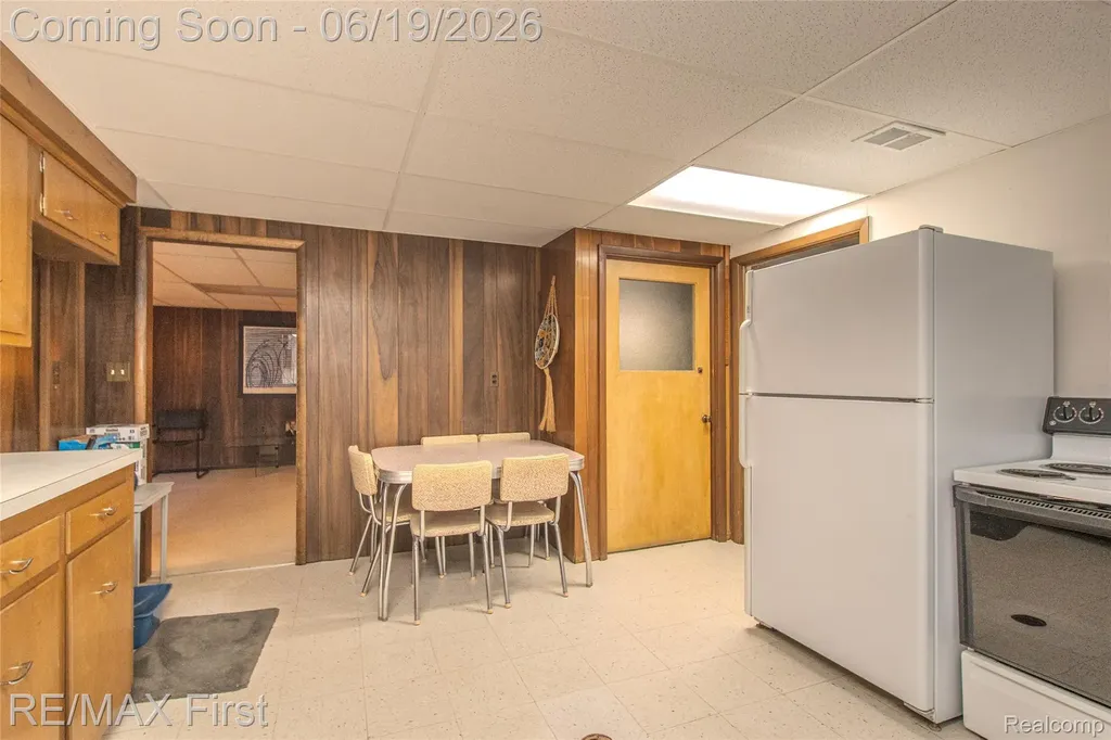 19415 Riverside Drive Beverly Hills Village MI 48025