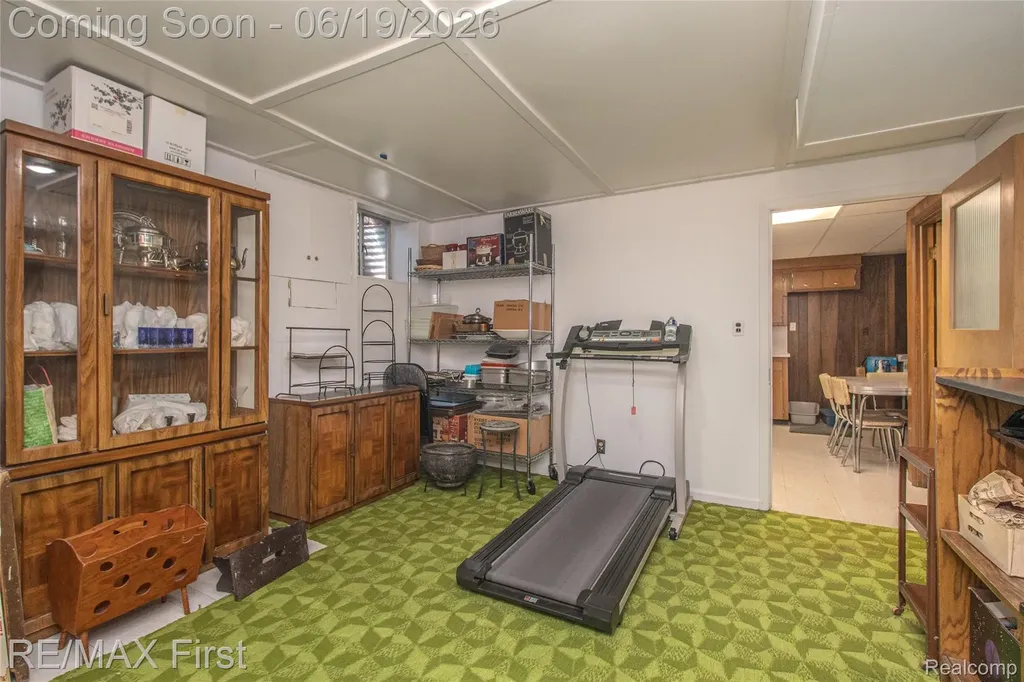 19415 Riverside Drive Beverly Hills Village MI 48025