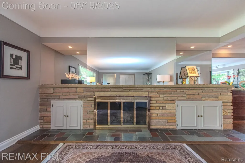 19415 Riverside Drive Beverly Hills Village MI 48025