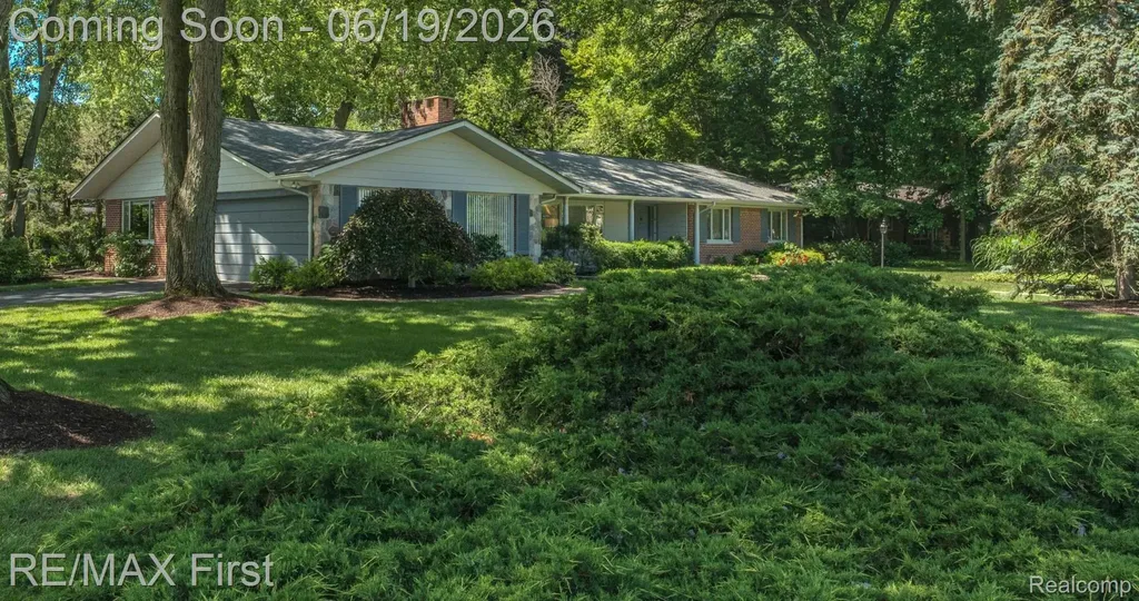 19415 Riverside Drive Beverly Hills Village MI 48025