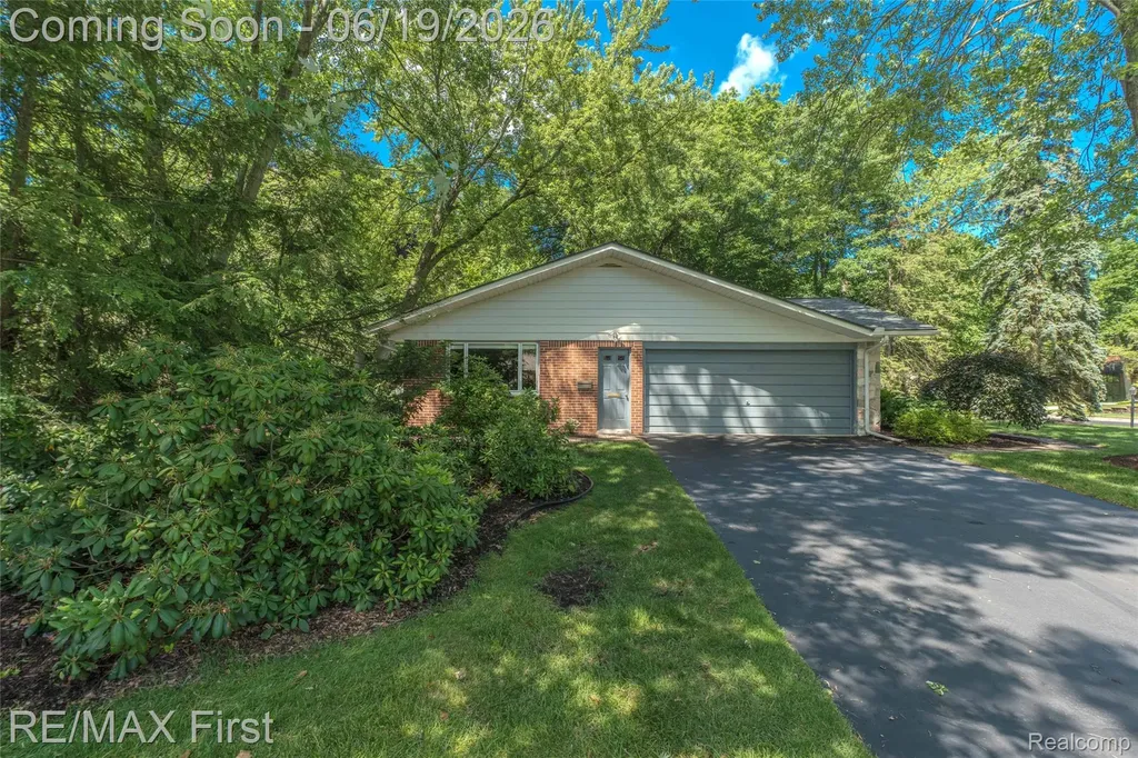 19415 Riverside Drive Beverly Hills Village MI 48025