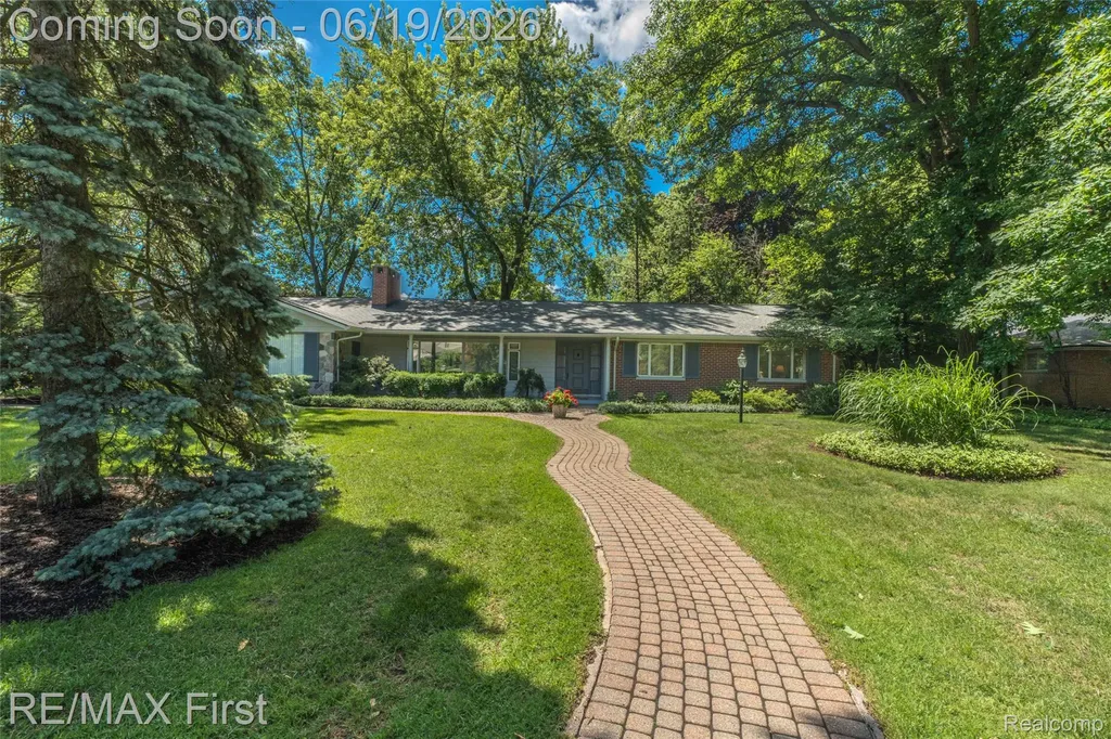 19415 Riverside Drive Beverly Hills Village MI 48025