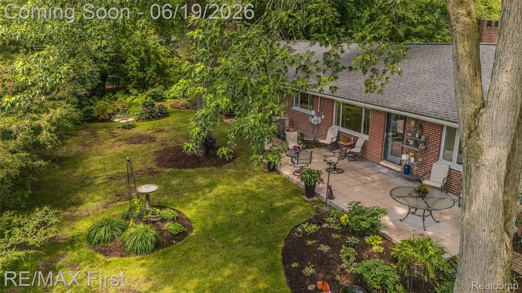 19415 Riverside Drive Beverly Hills Village MI 48025