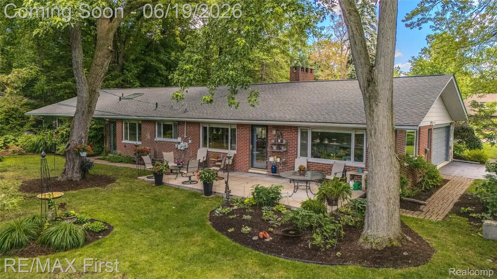 19415 Riverside Drive Beverly Hills Village MI 48025