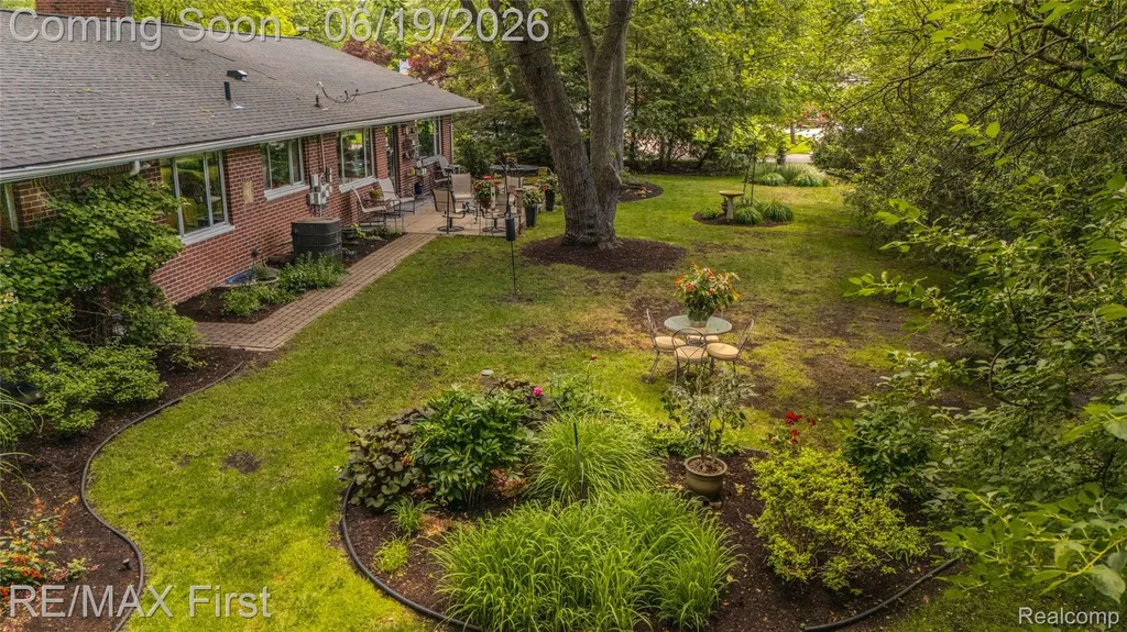 19415 Riverside Drive Beverly Hills Village MI 48025