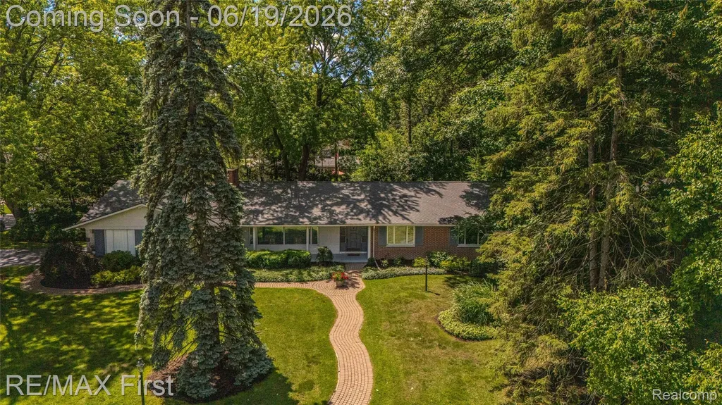 19415 Riverside Drive Beverly Hills Village MI 48025