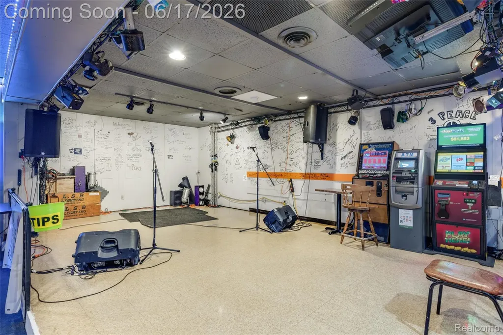 844 E 10 Mile Road Hazel Park City MI 48030