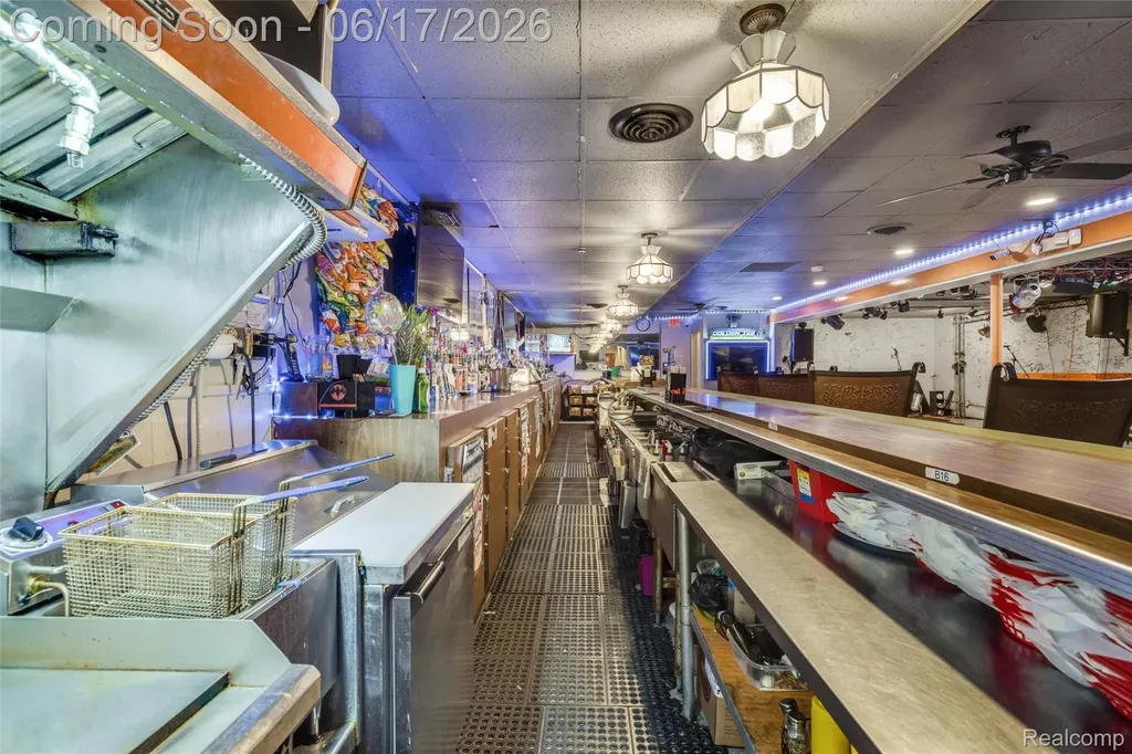 844 E 10 Mile Road Hazel Park City MI 48030
