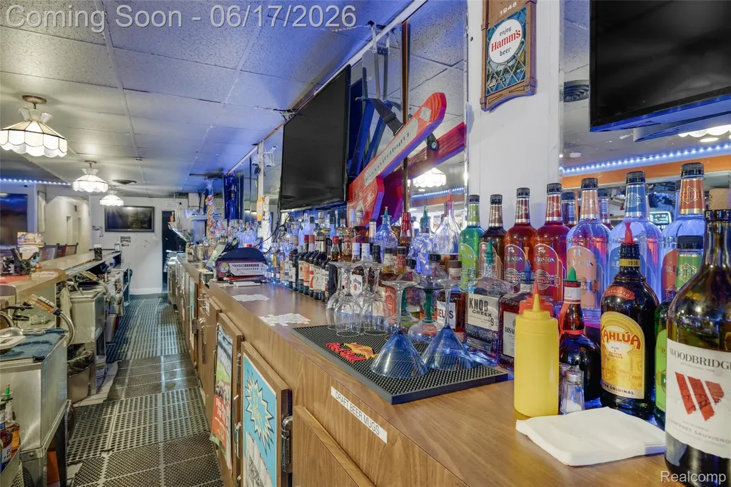 844 E 10 Mile Road Hazel Park City MI 48030