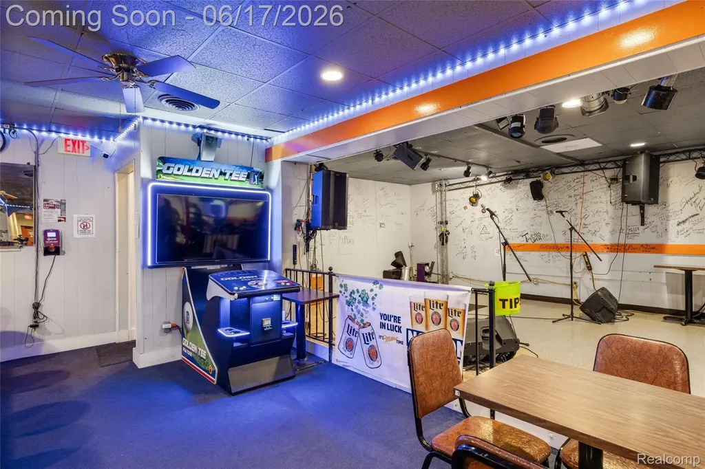 844 E 10 Mile Road Hazel Park City MI 48030