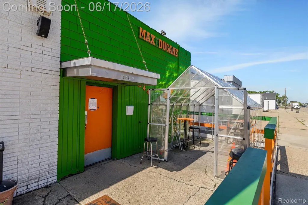 844 E 10 Mile Road Hazel Park City MI 48030