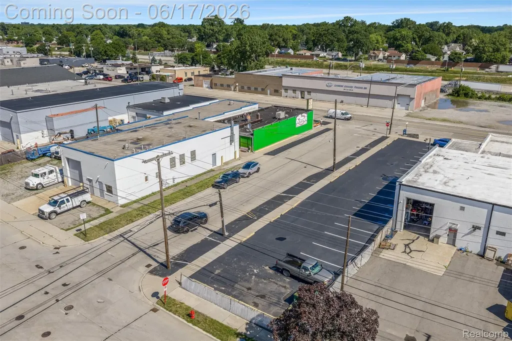 844 E 10 Mile Road Hazel Park City MI 48030