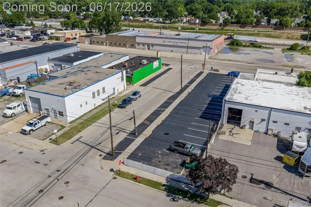 844 E 10 Mile Road Hazel Park City MI 48030