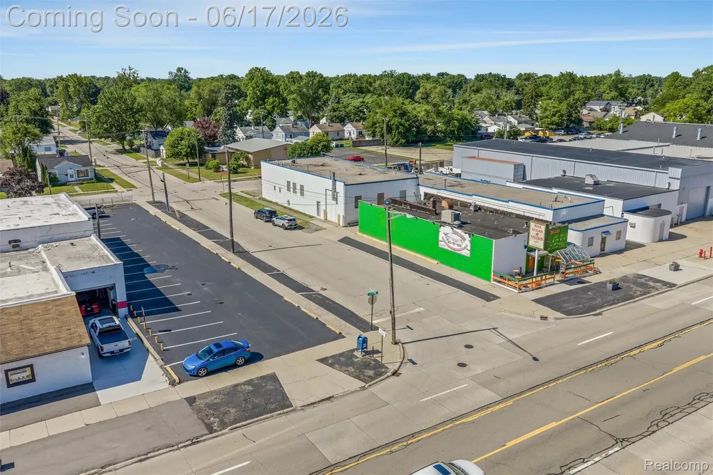 844 E 10 Mile Road Hazel Park City MI 48030
