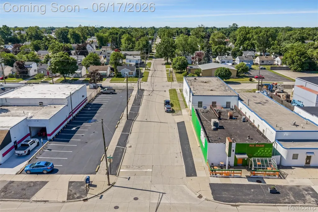 844 E 10 Mile Road Hazel Park City MI 48030