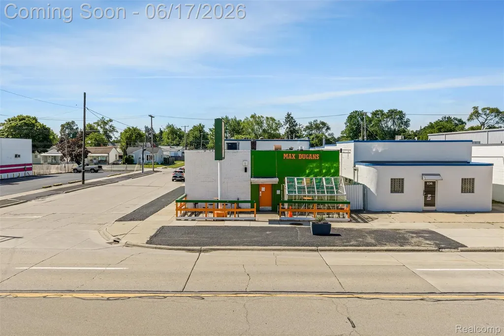 844 E 10 Mile Road Hazel Park City MI 48030
