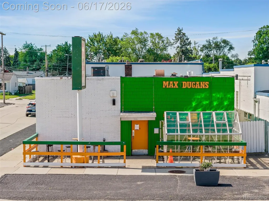 844 E 10 Mile Road Hazel Park City MI 48030