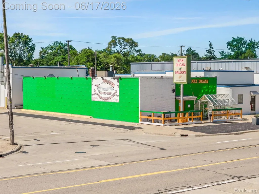 844 E 10 Mile Road Hazel Park City MI 48030