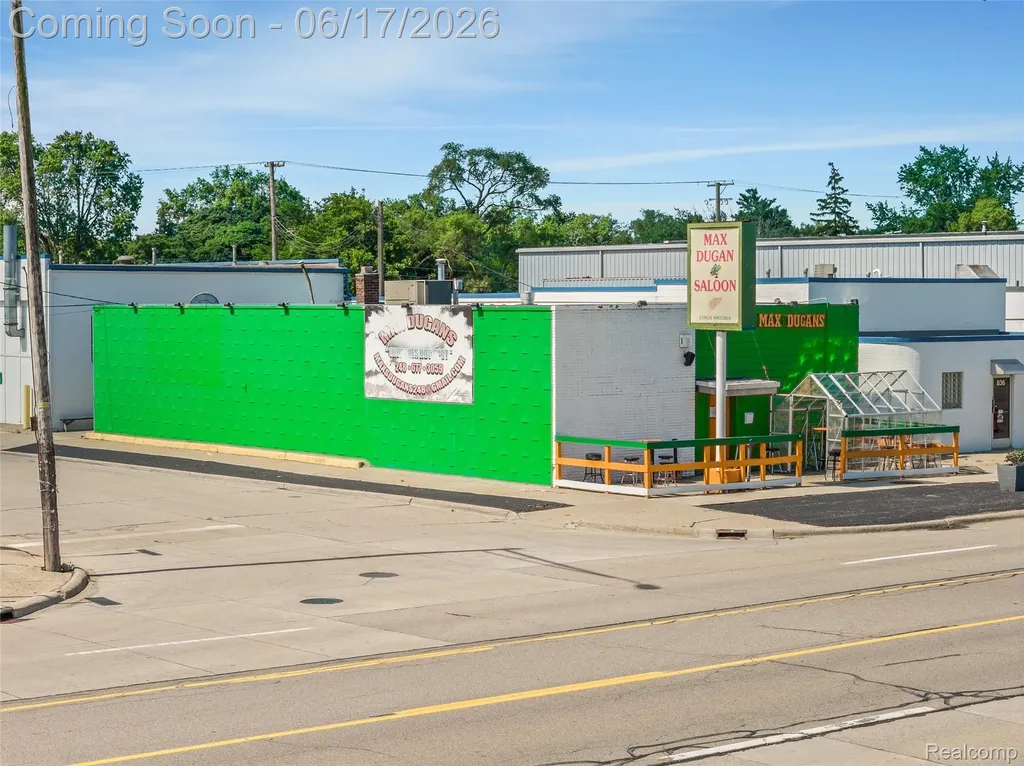844 E 10 Mile Road Hazel Park City MI 48030
