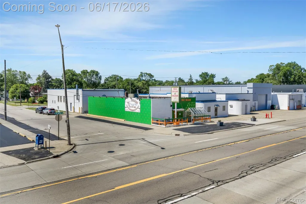844 E 10 Mile Road Hazel Park City MI 48030