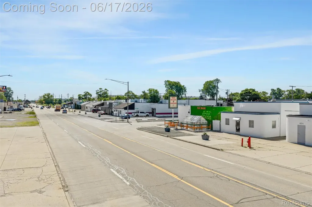 844 E 10 Mile Road Hazel Park City MI 48030