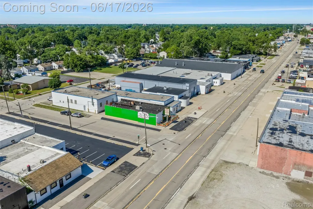 844 E 10 Mile Road Hazel Park City MI 48030