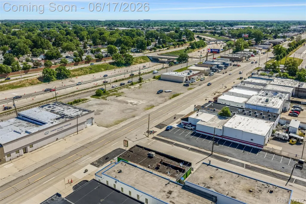 844 E 10 Mile Road Hazel Park City MI 48030