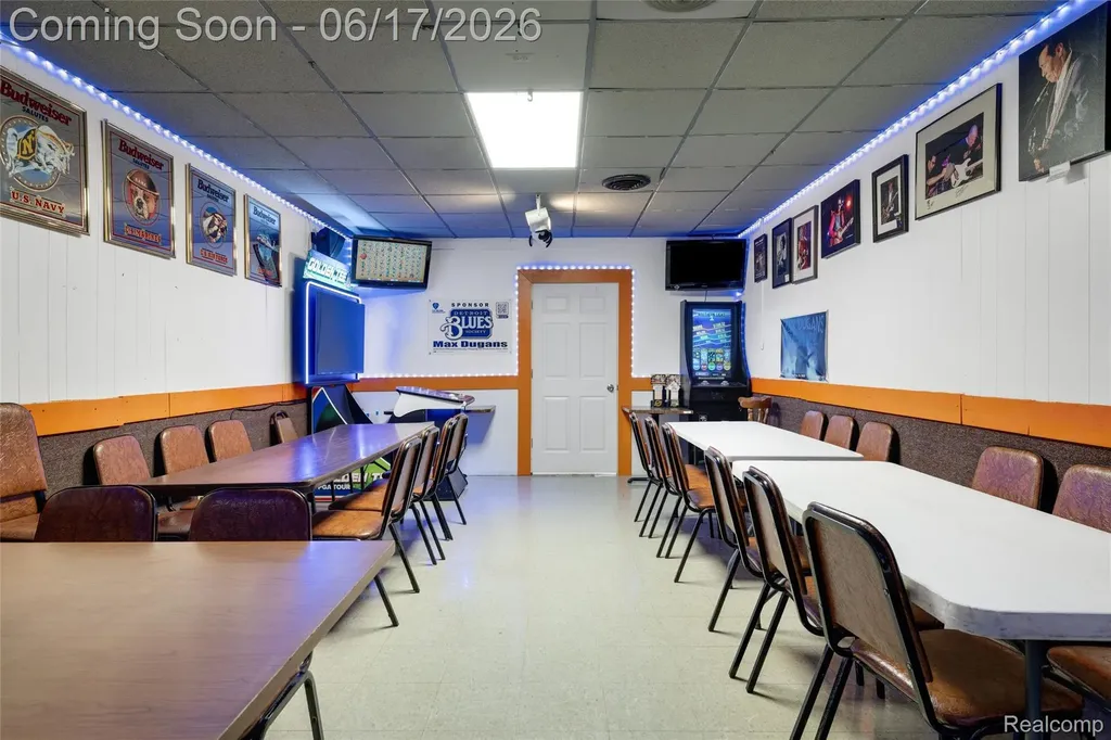 844 E 10 Mile Road Hazel Park City MI 48030