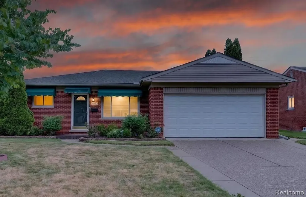 29146 Palomino Drive Warren City MI 48093