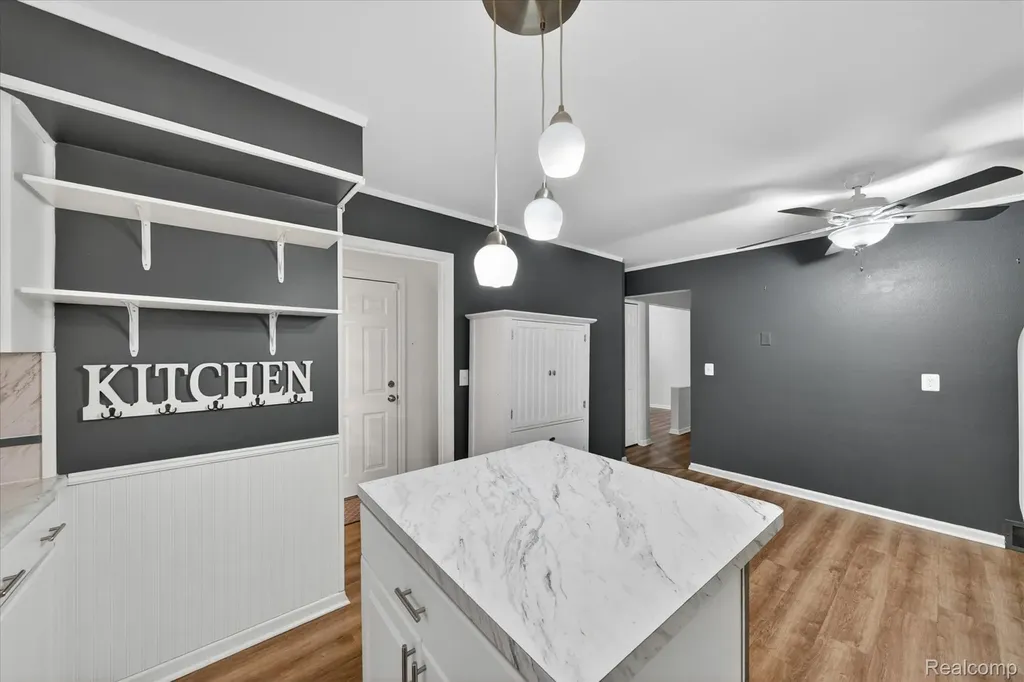 29146 Palomino Drive Warren City MI 48093