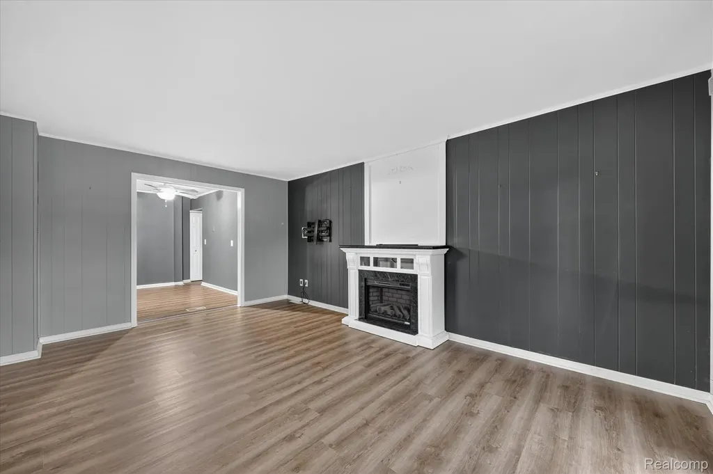 29146 Palomino Drive Warren City MI 48093