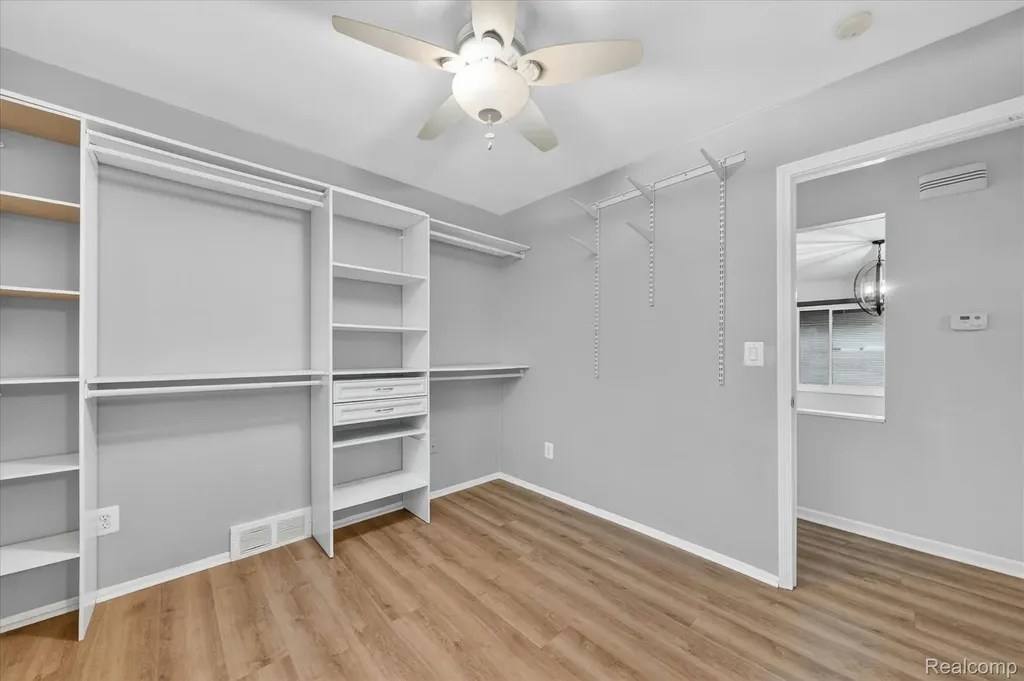 29146 Palomino Drive Warren City MI 48093