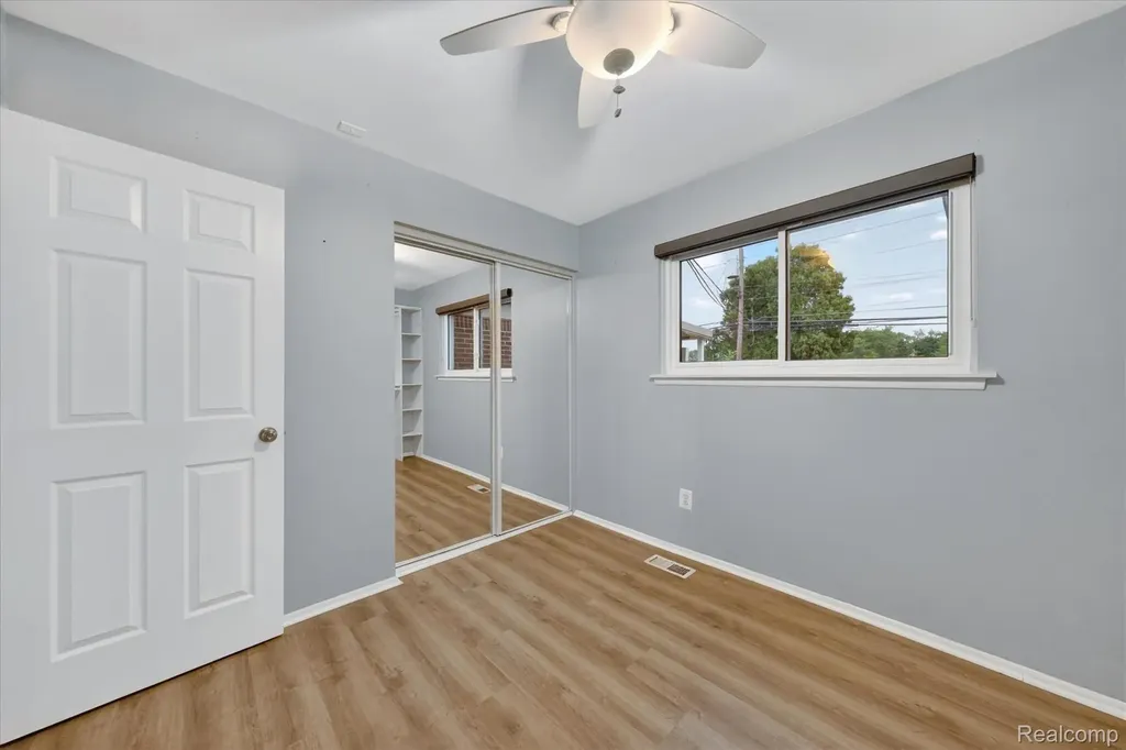 29146 Palomino Drive Warren City MI 48093