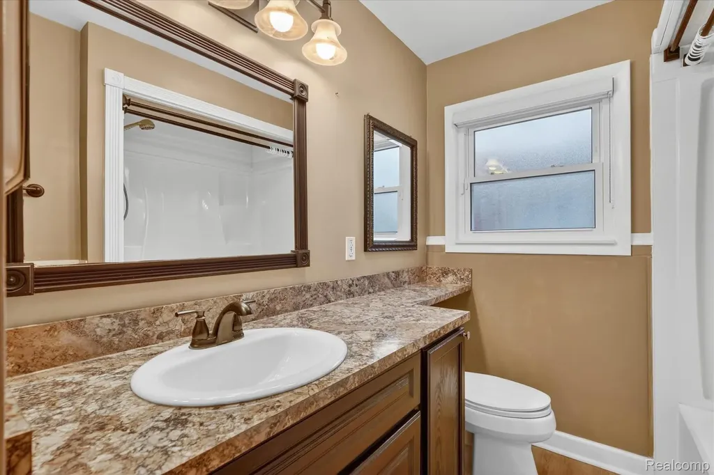 29146 Palomino Drive Warren City MI 48093