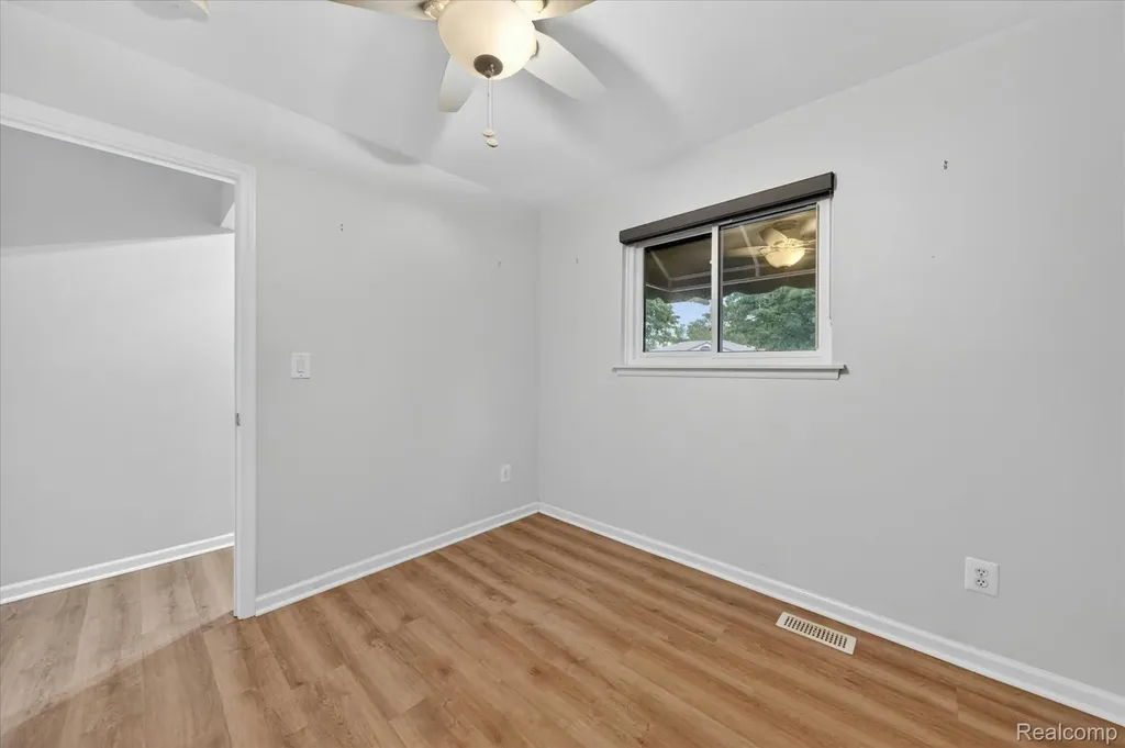 29146 Palomino Drive Warren City MI 48093