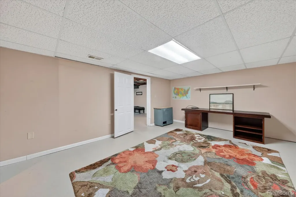29146 Palomino Drive Warren City MI 48093