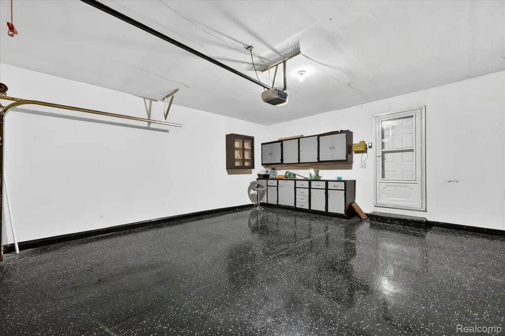 29146 Palomino Drive Warren City MI 48093