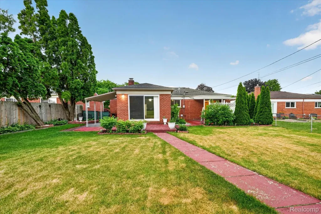 29146 Palomino Drive Warren City MI 48093