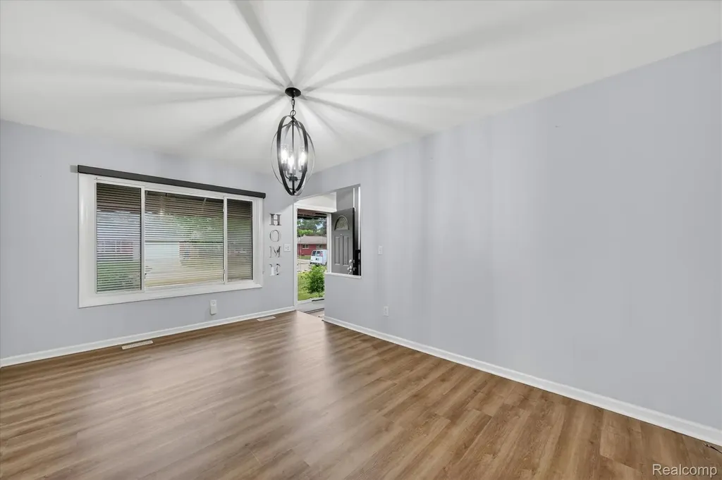 29146 Palomino Drive Warren City MI 48093