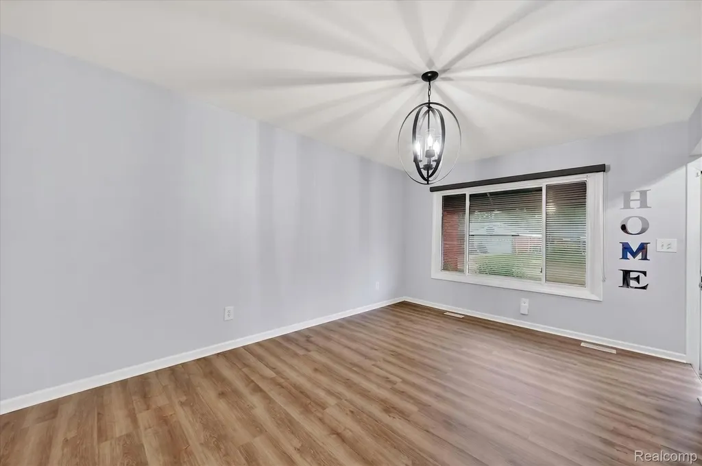 29146 Palomino Drive Warren City MI 48093
