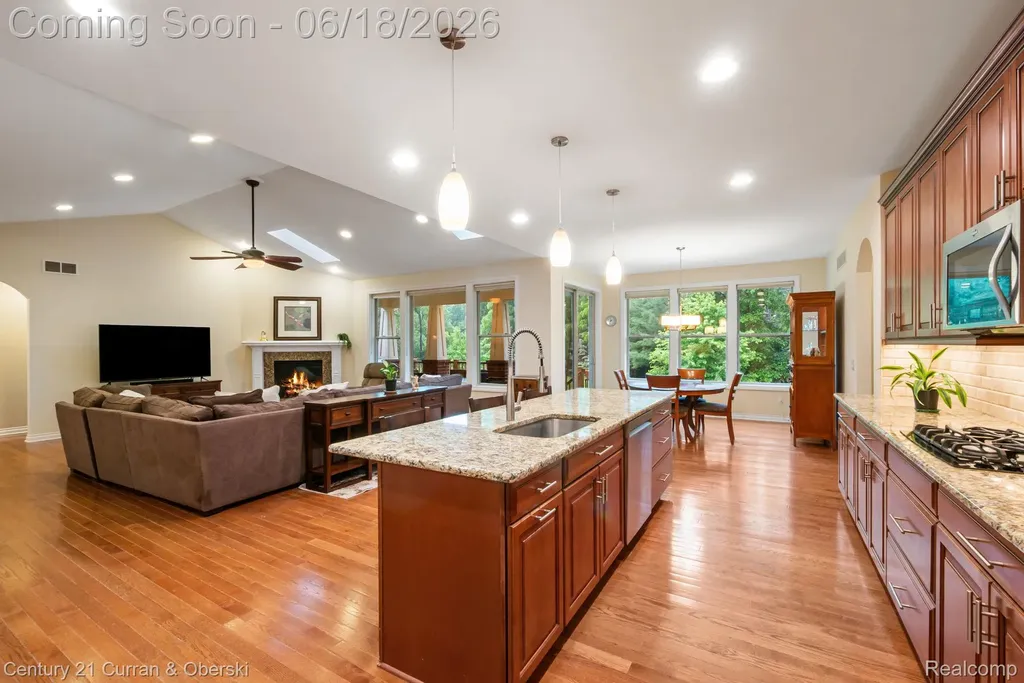 34225 Thornbrook Drive Farmington Hills City MI 48335