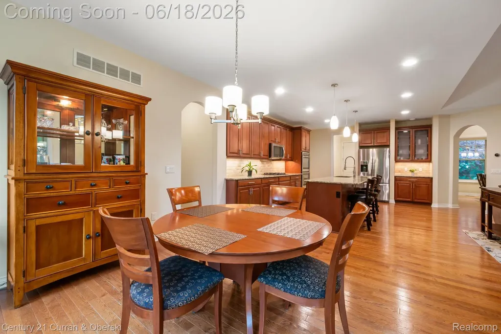 34225 Thornbrook Drive Farmington Hills City MI 48335