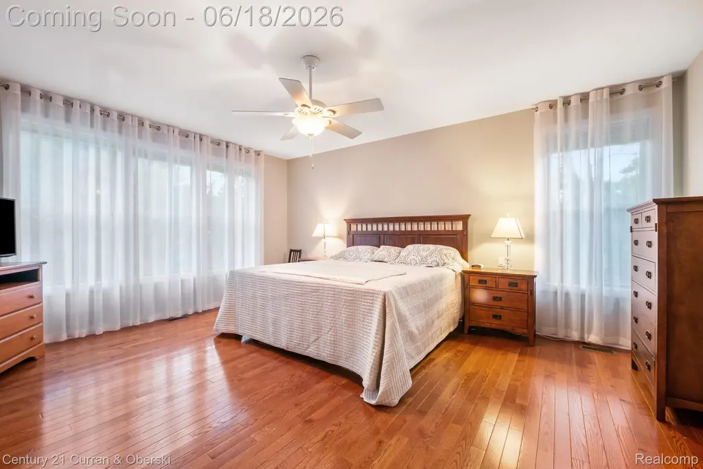 34225 Thornbrook Drive Farmington Hills City MI 48335